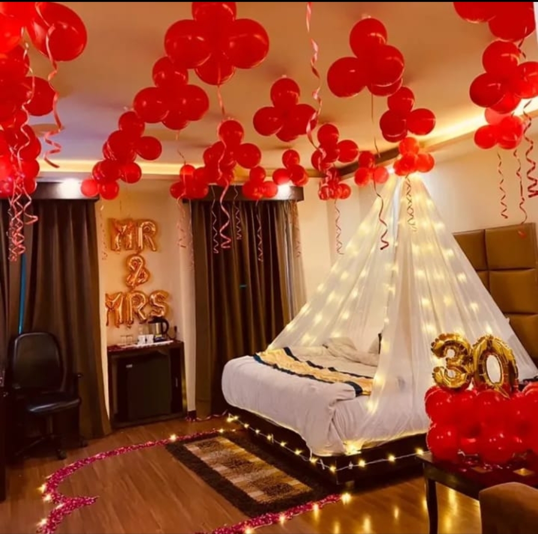 Romantic Mr & Mrs Canopy Decor