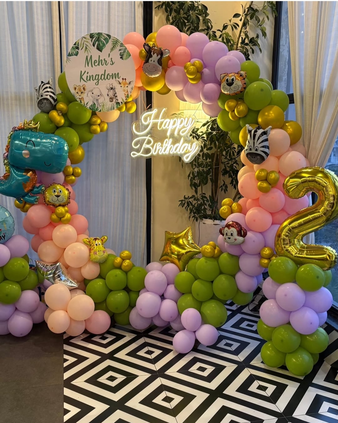 Animal's Foil Jungle Theme Decor