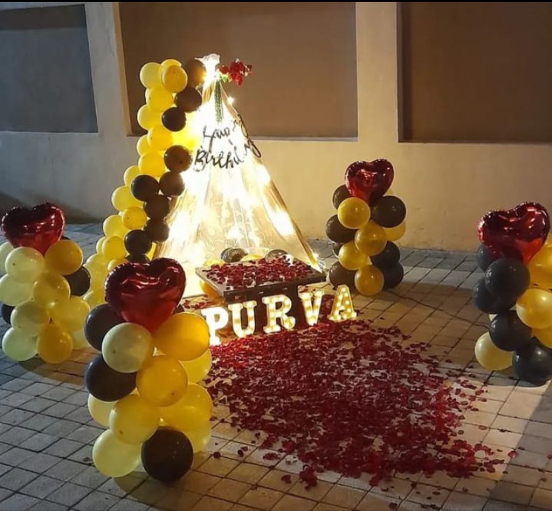 Canopy Love Surprise Decor